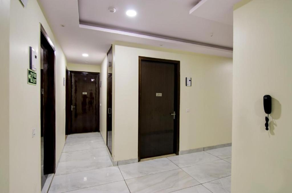 Hotel De Hocks Deluxe - New Delhi Railway Station Exterior photo