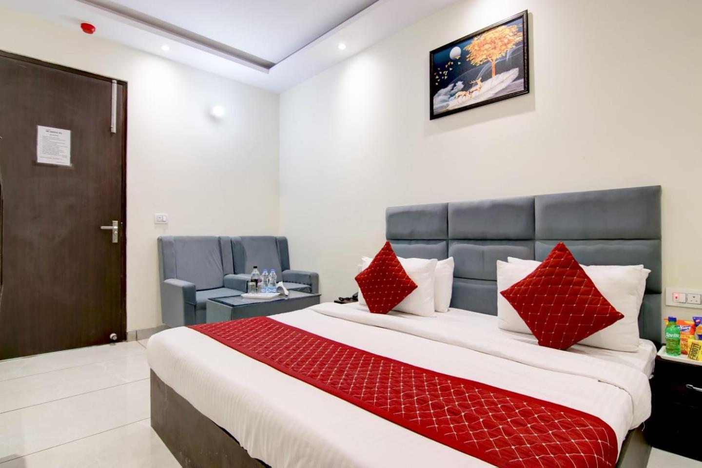 Hotel De Hocks Deluxe - New Delhi Railway Station Exterior photo